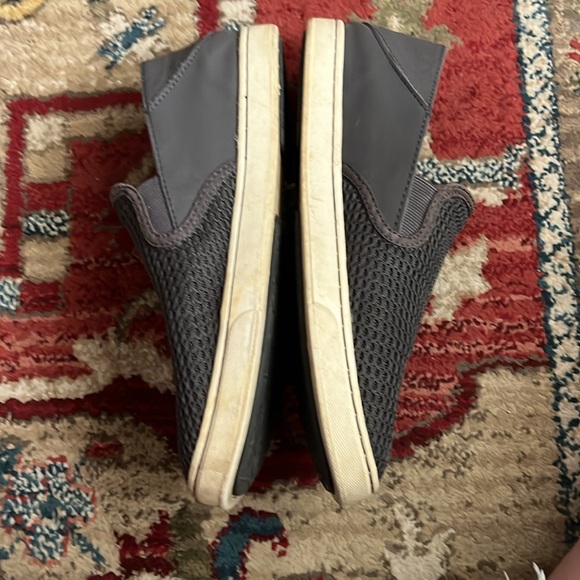 Olukai pehuea size 7.5 dark gray mesh - Picture 5 of 6